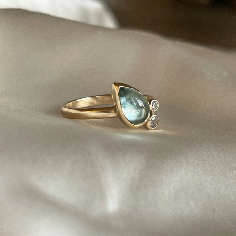 Ring with drop shaped gemstone