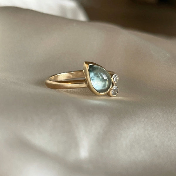 Ring with drop shaped gemstone