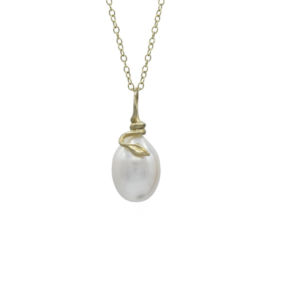 Pearl and snake necklace